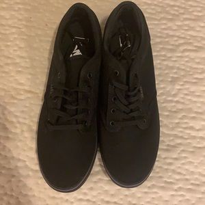 Vans Atwood Sneakers in black NWOT